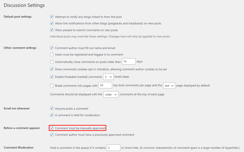WordPress settings panel, highlighting the manual comment approval setting
